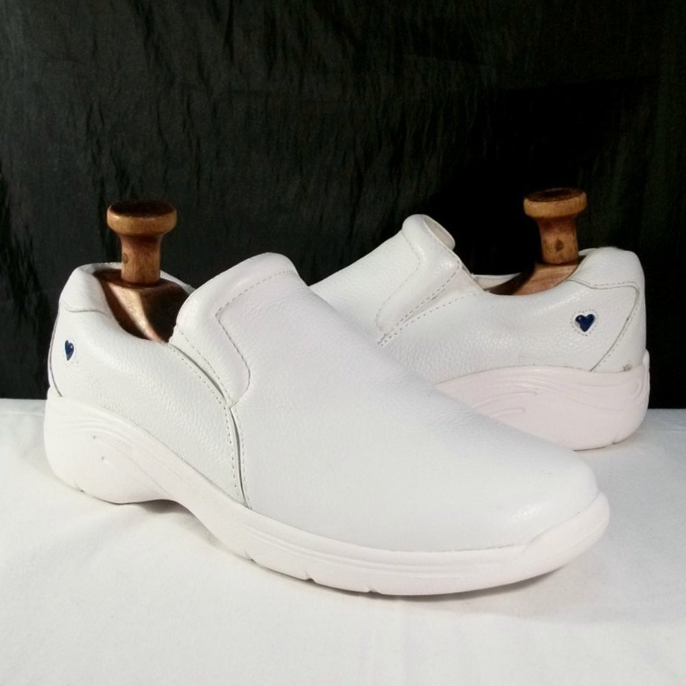NURSE MATES DOVE WHITE PEBBLE LEATHER NURSE WORKING SHOES 9.5M 229904